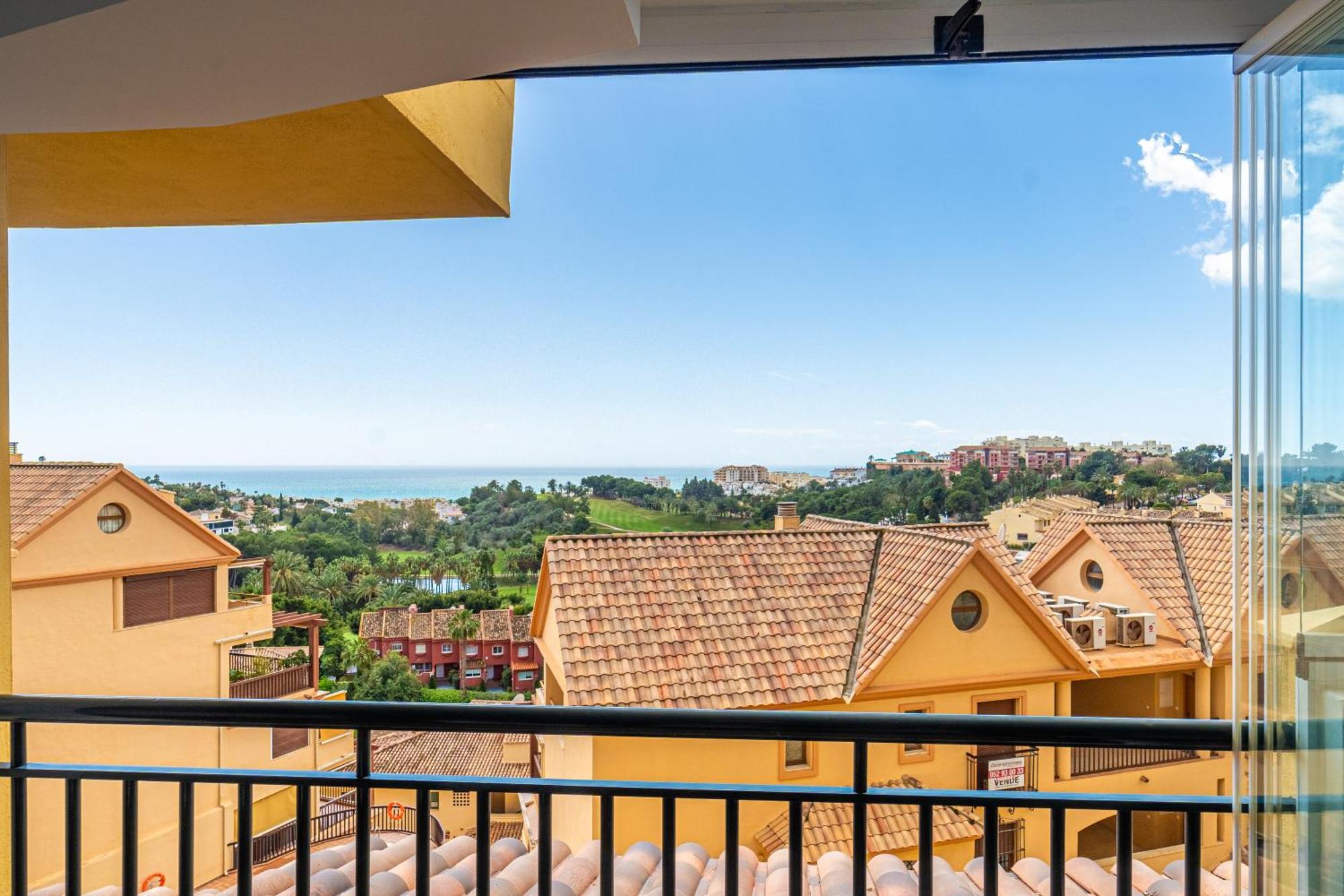 Wonderful Golf & With Front Seaview And Pool Apartment